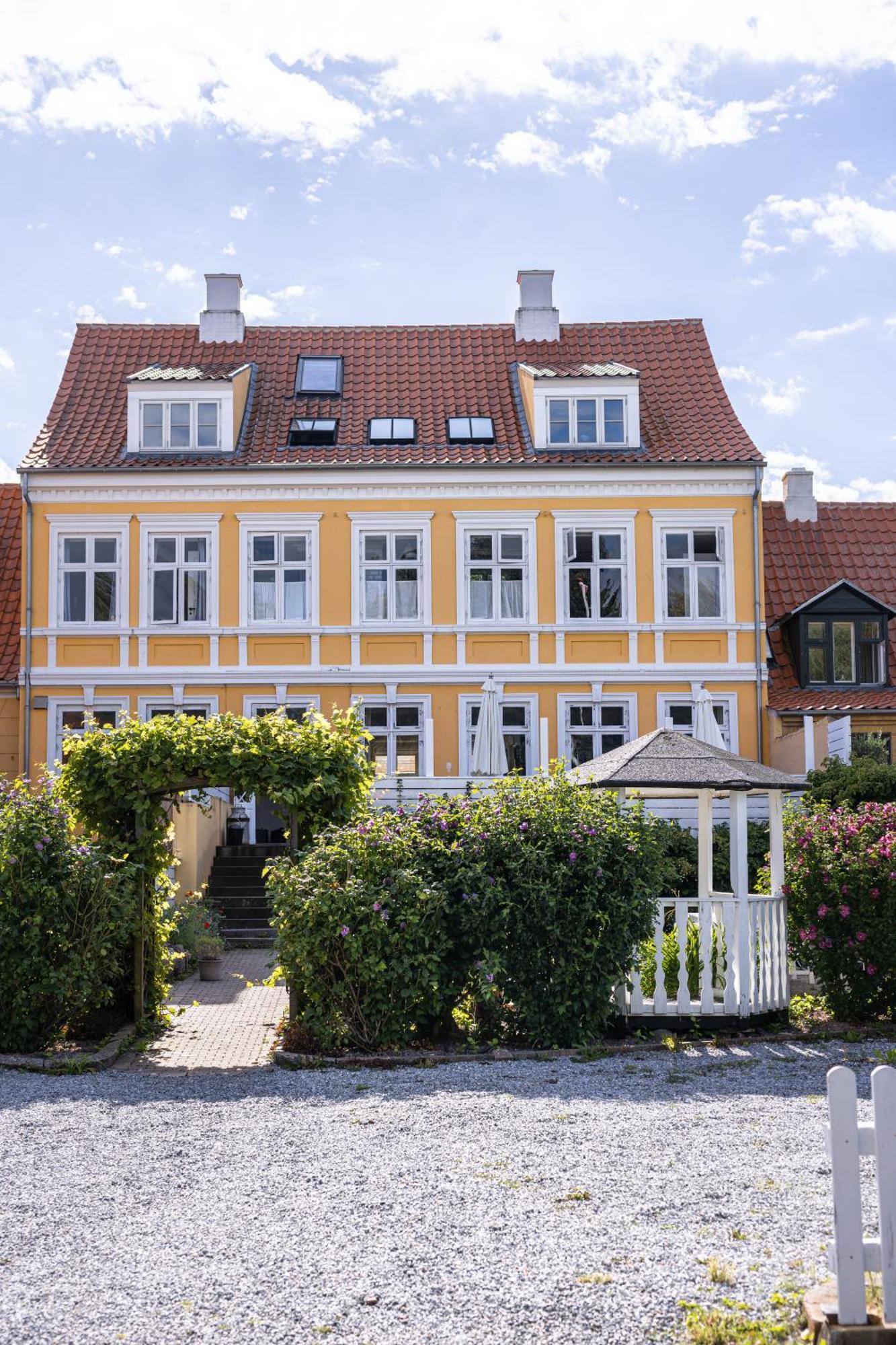 Arnfeldt Hotel Ærøskøbing Exteriör bild