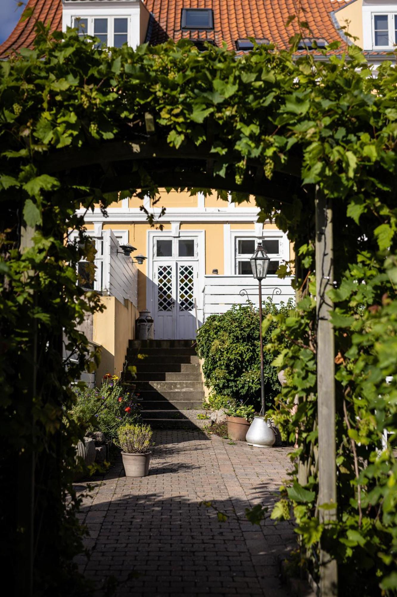 Arnfeldt Hotel Ærøskøbing Exteriör bild