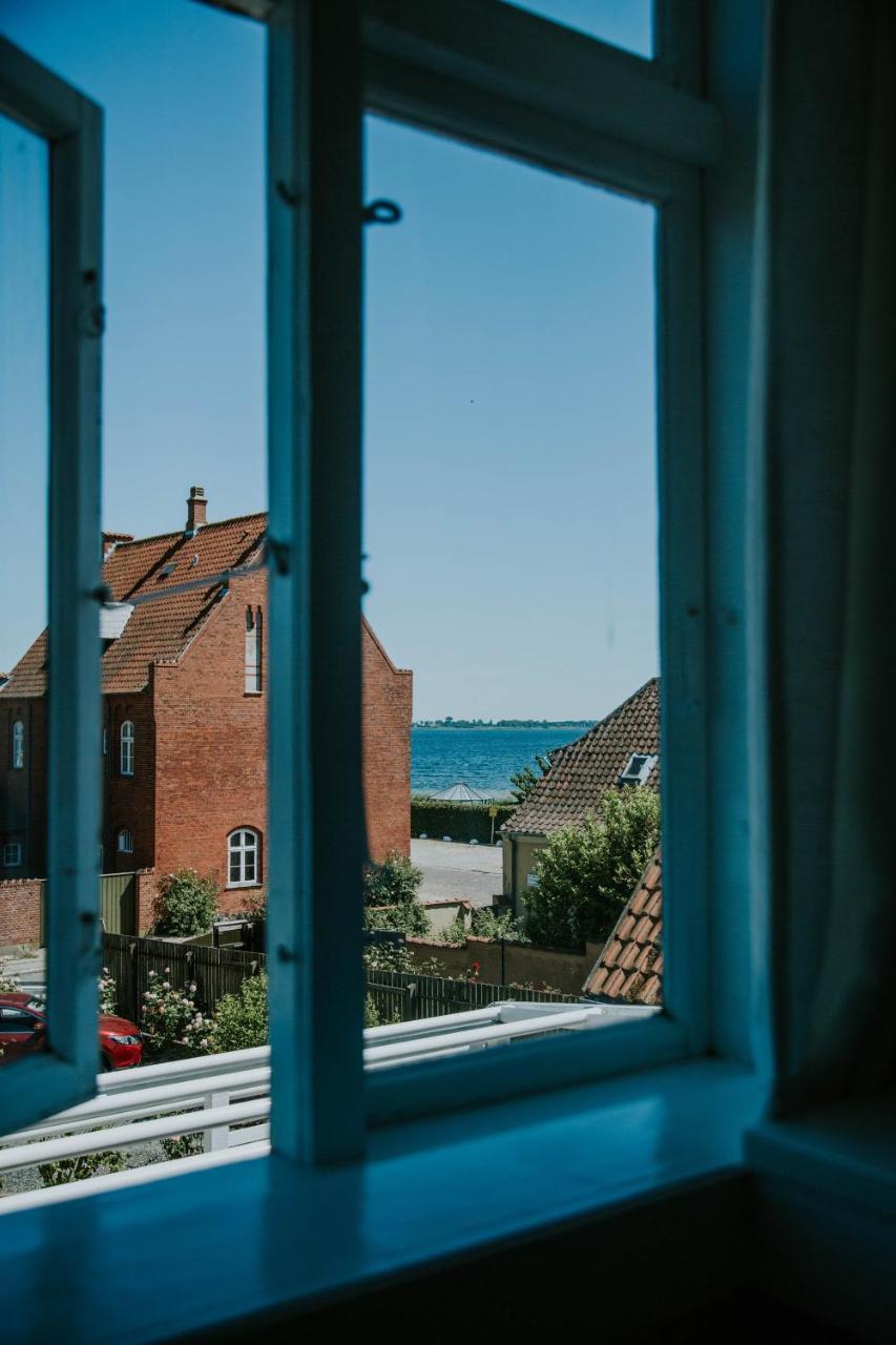 Arnfeldt Hotel Ærøskøbing Exteriör bild